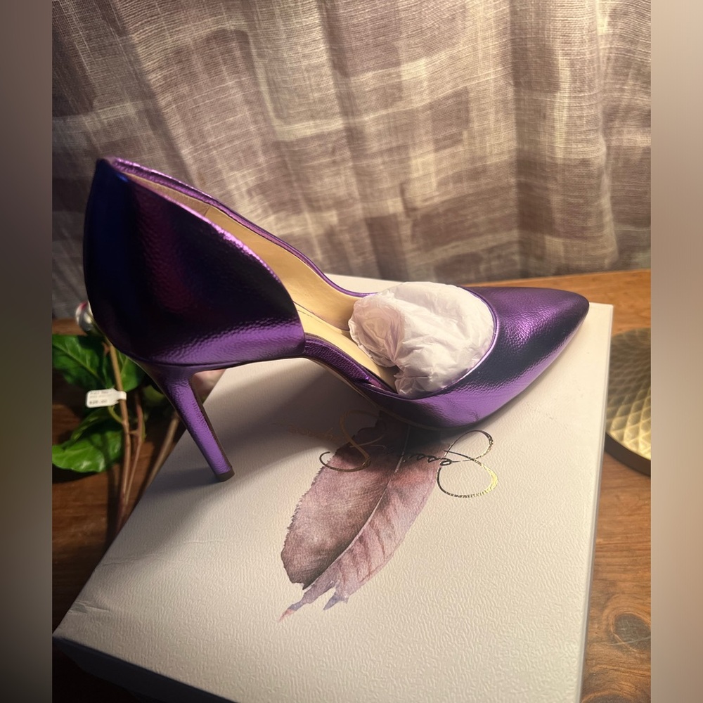 Elegant Metallic Purple Grace D’orsay Pumps.

New, Never worn.